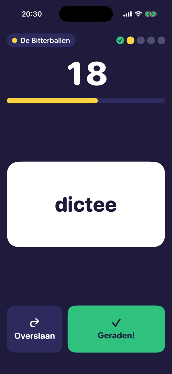Een beurt in de spelvorm Omschrijven: het woord dictee, nog 18 seconden, met de knoppen Overslaan en Geraden!